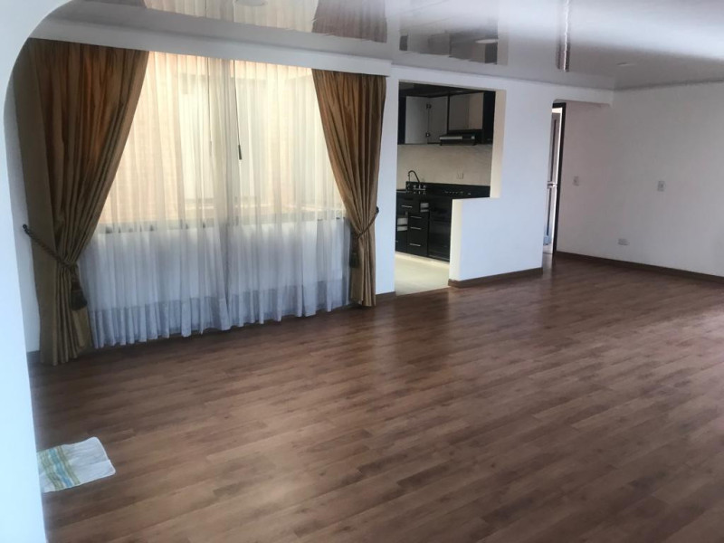 Apartamento en venta en Niza, Bogotá · foto 5 de 13