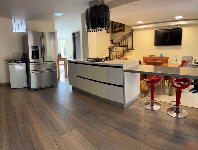 Casa de 4 alcobas en venta en Loma De Los Bernal, Medellín, 218 m² · foto 4 de 17