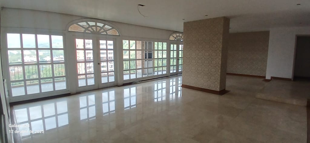Apartamento de 4 alcobas en venta en Normandia, Cali, 269 m² · foto 3 de 24