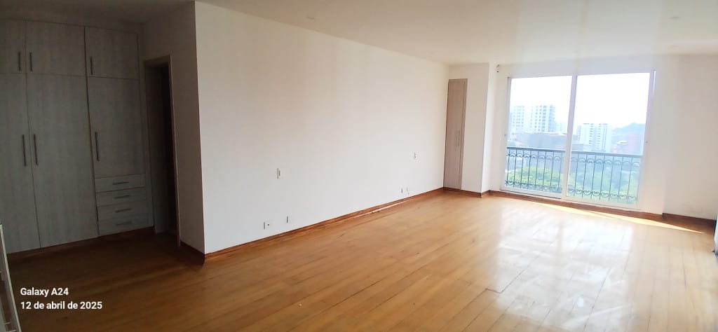 Apartamento de 4 alcobas en venta en Normandia, Cali, 269 m² · foto 11 de 24