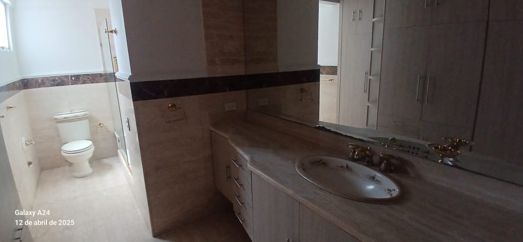 Apartamento de 4 alcobas en venta en Normandia, Cali, 269 m² · foto 13 de 24