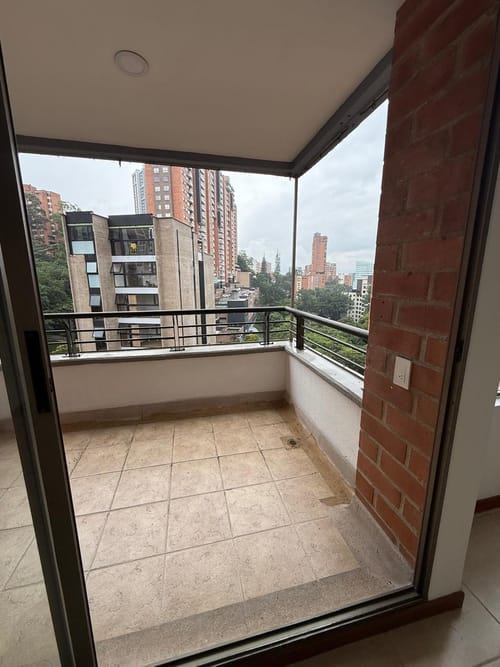 Apartamento de 3 alcobas en venta en El Poblado, Medellín, 98 m² · foto 3 de 9