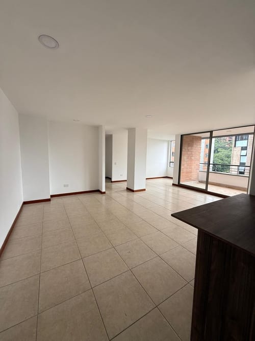 Apartamento de 3 alcobas en venta en El Poblado, Medellín, 98 m² · foto 4 de 9