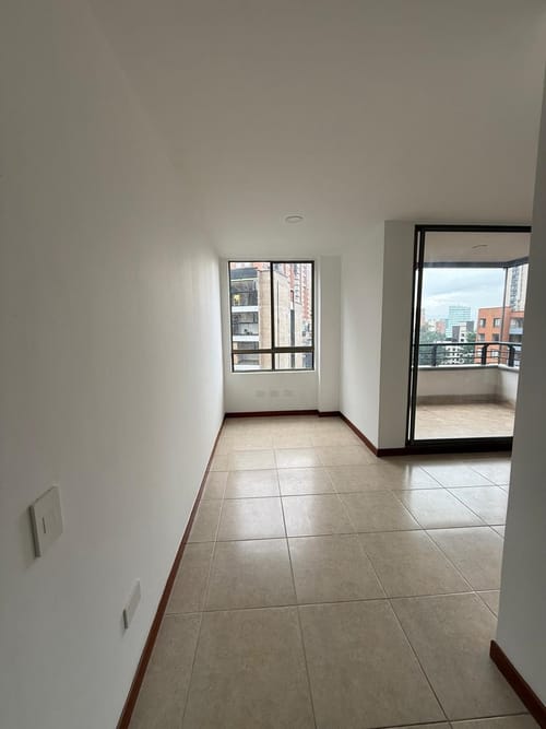 Apartamento de 3 alcobas en venta en El Poblado, Medellín, 98 m² · foto 5 de 9