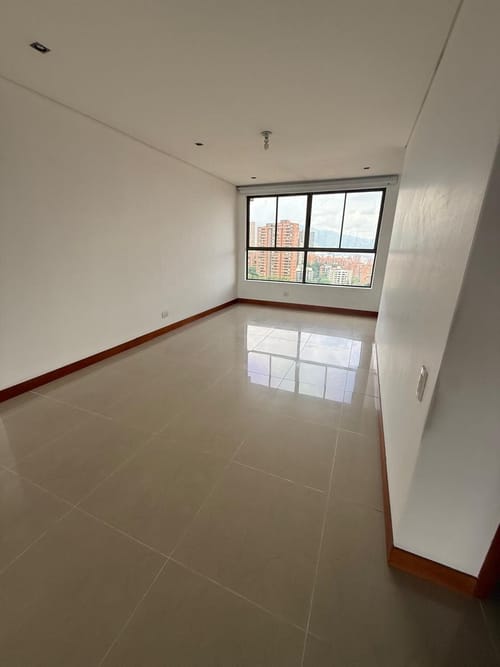 Apartamento de 3 alcobas en venta en Los Naranjos, Medellín, 200 m² · foto 5 de 15
