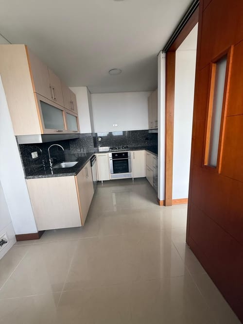 Apartamento de 3 alcobas en venta en Los Naranjos, Medellín, 200 m² · foto 6 de 15
