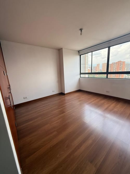 Apartamento de 3 alcobas en venta en Los Naranjos, Medellín, 200 m² · foto 8 de 15