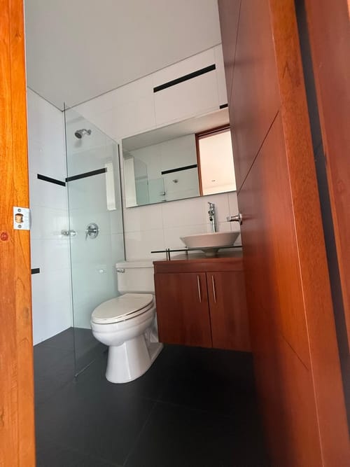 Apartamento de 3 alcobas en venta en Los Naranjos, Medellín, 200 m² · foto 10 de 15