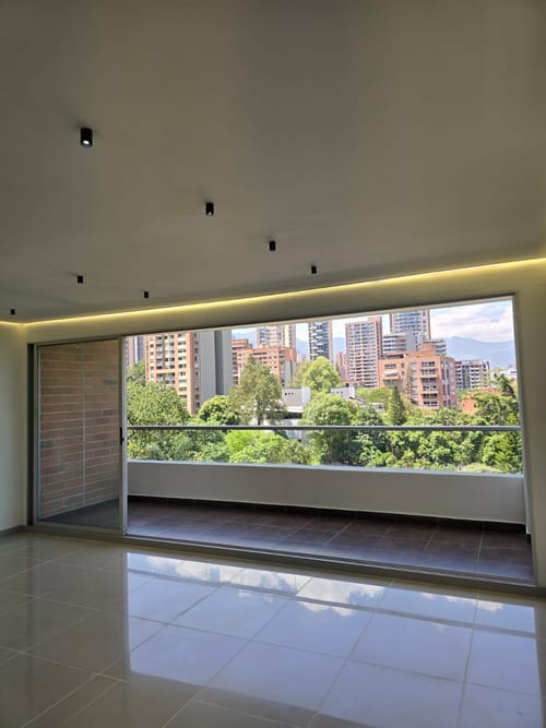 Apartamento de 3 alcobas en venta en El Poblado, Medellín, 116 m² · foto 2 de 7