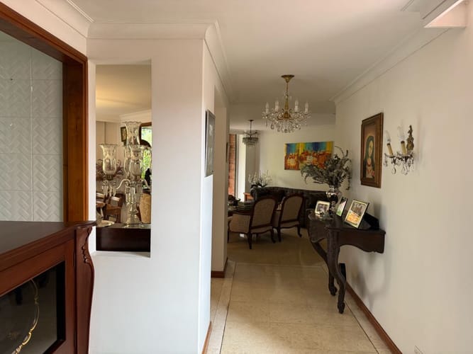 Apartamento de 3 alcobas en venta en Los Naranjos, Medellín, 165 m² · foto 3 de 19