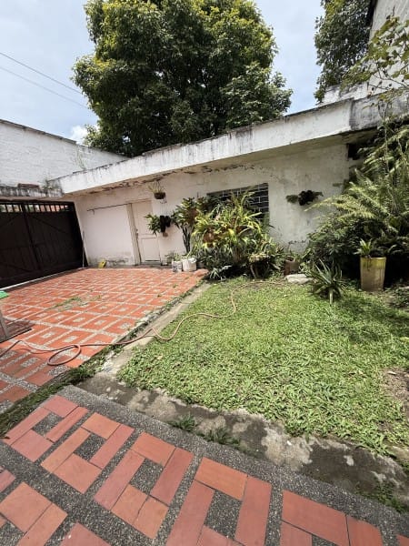 Casa de 3 alcobas en venta en Laureles, Medellín · foto 3 de 11