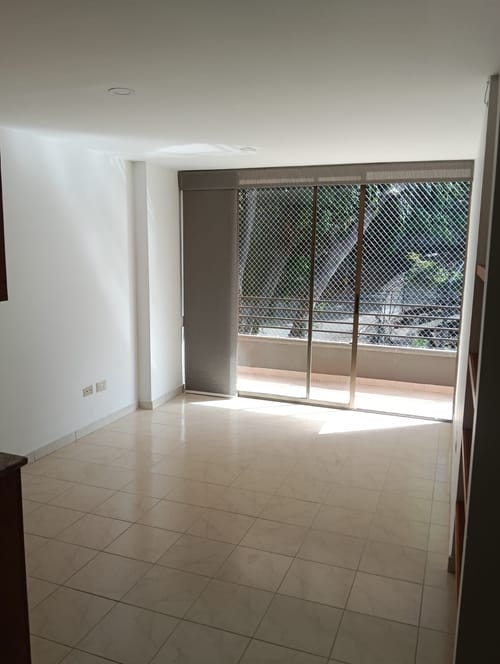 Apartamento de 2 alcobas en venta en Laureles, Medellín, 65 m² · foto 2 de 10