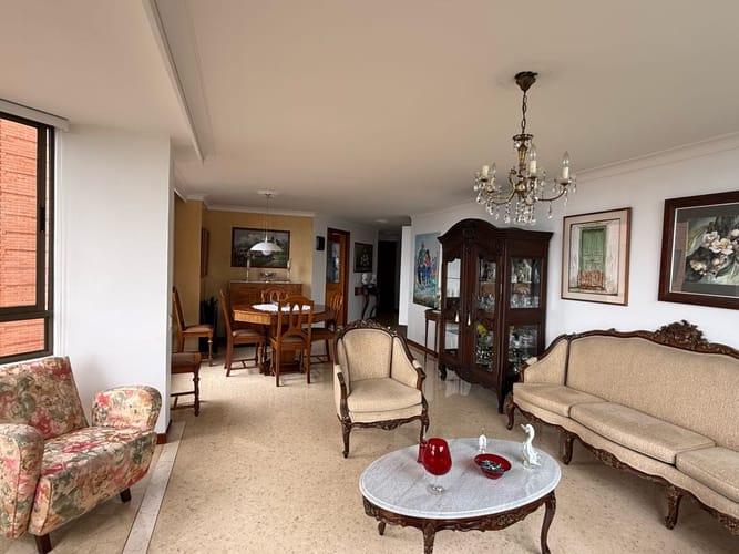 Apartamento de 3 alcobas en venta en Los Naranjos, Medellín, 139 m² · foto 4 de 15