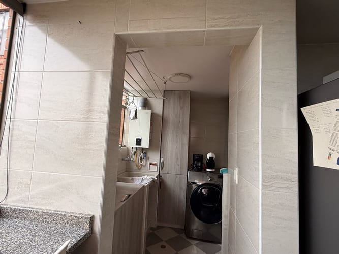 Apartamento de 3 alcobas en venta en Los Naranjos, Medellín, 139 m² · foto 7 de 15