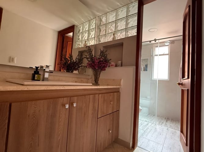 Apartamento de 3 alcobas en venta en Los Naranjos, Medellín, 139 m² · foto 12 de 15