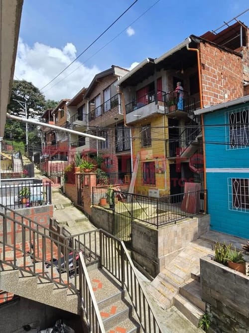 Casa de 2 alcobas en venta en Robledo, Medellín, 62 m² · foto 5 de 10