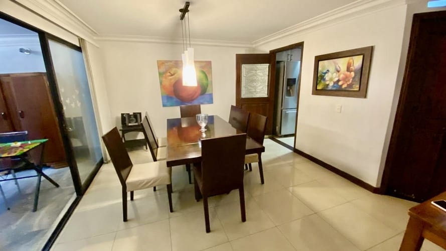 Casa de 4 alcobas en venta en El Poblado, Medellín, 245 m² · foto 2 de 7