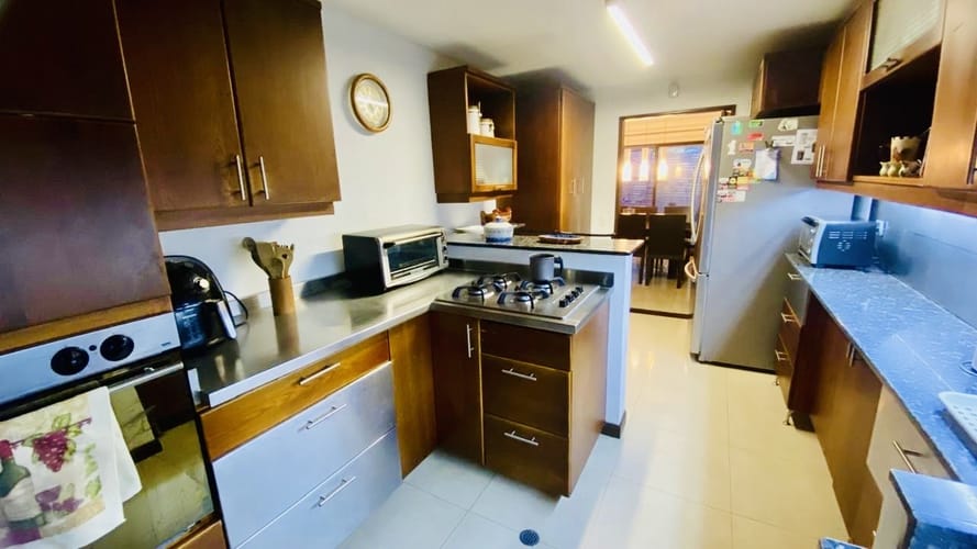 Casa de 4 alcobas en venta en El Poblado, Medellín, 245 m² · foto 3 de 7