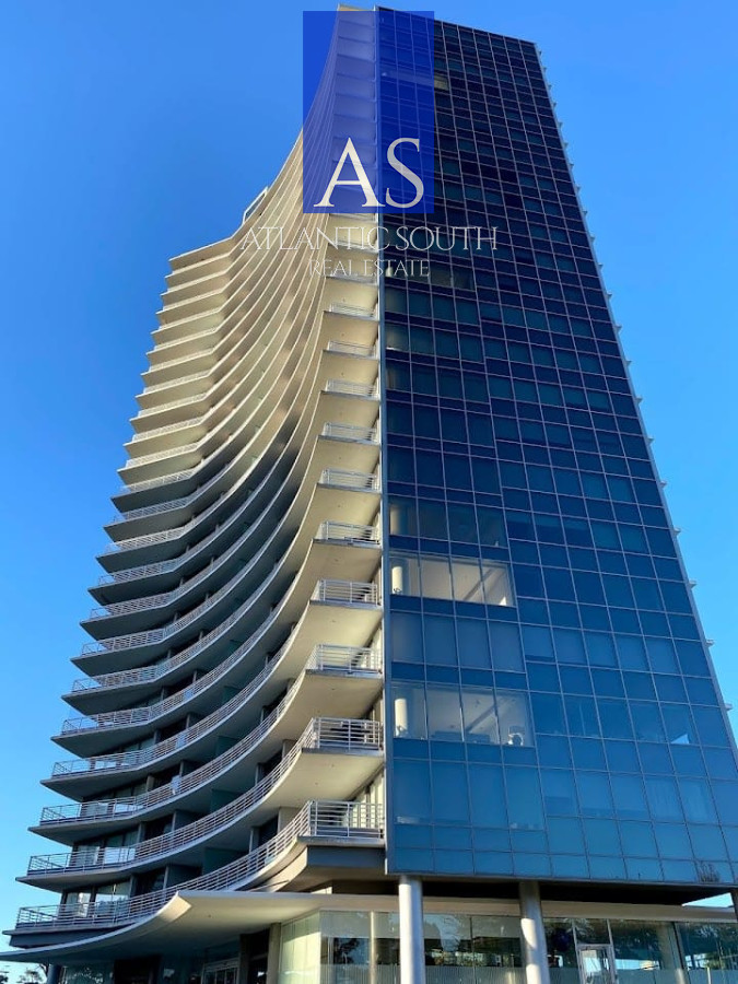 Penthouse de 3 dormitorios con vista directa al mar en Playa Mansa, Punta del Este