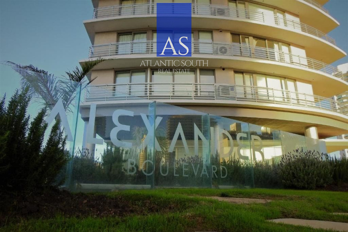 Penthouse de 3 dormitorios con vista directa al mar en Playa Mansa, Punta del Este · Foto 2
