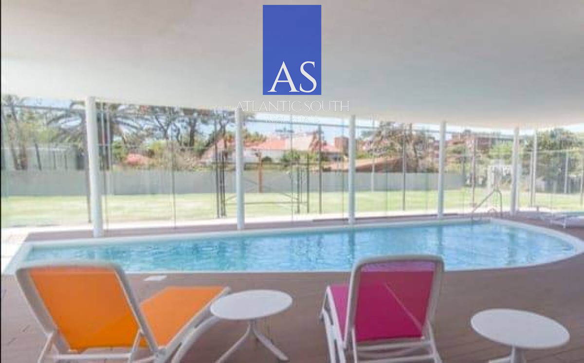 Penthouse de 3 dormitorios con vista directa al mar en Playa Mansa, Punta del Este · Foto 9