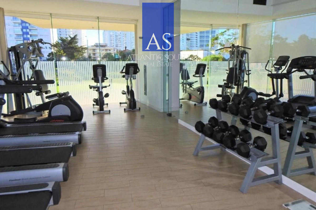 Penthouse de 3 dormitorios con vista directa al mar en Playa Mansa, Punta del Este · Foto 12