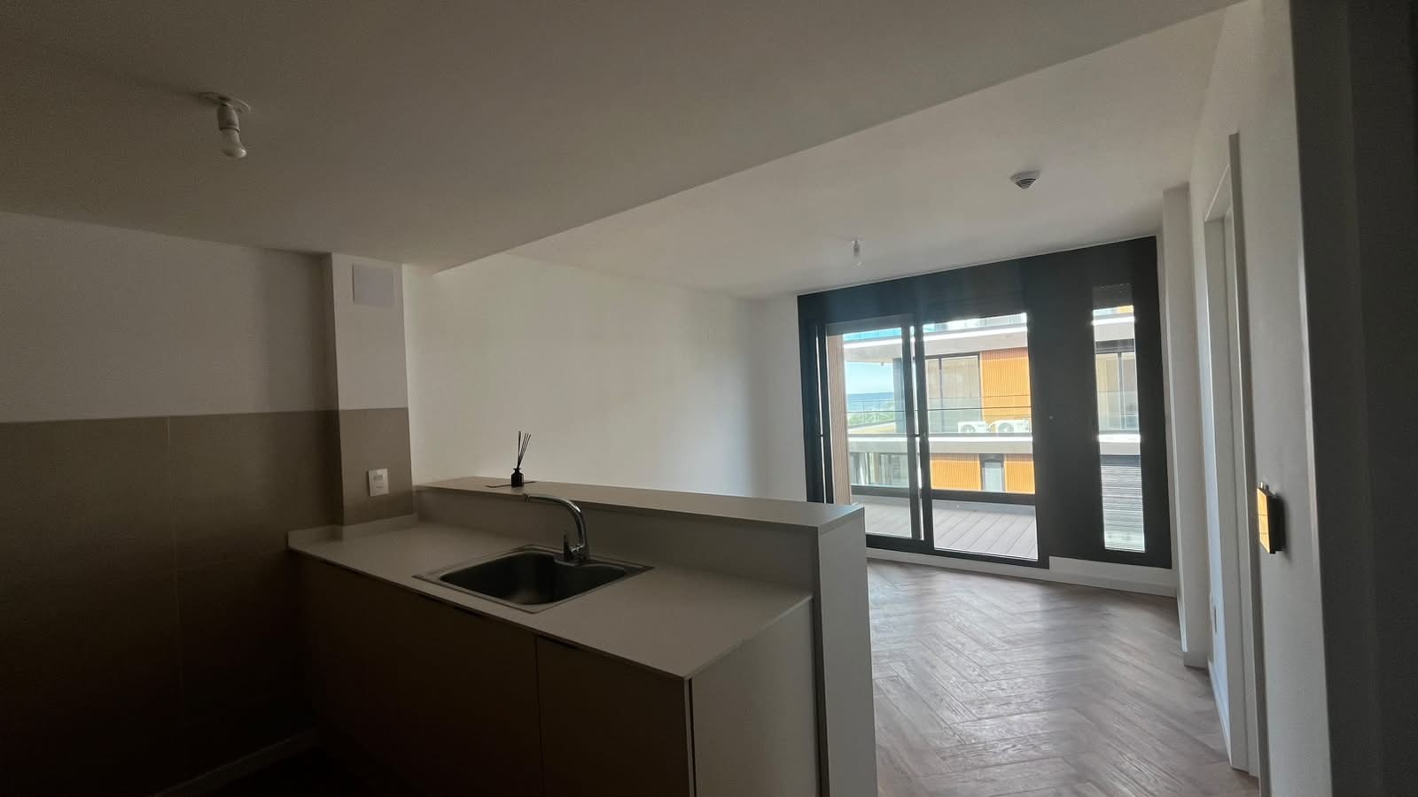 A ESTRENAR APARTAMENTO FRENTE AL MAR, CON GARAGE EN SUBSUELO · Foto 5
