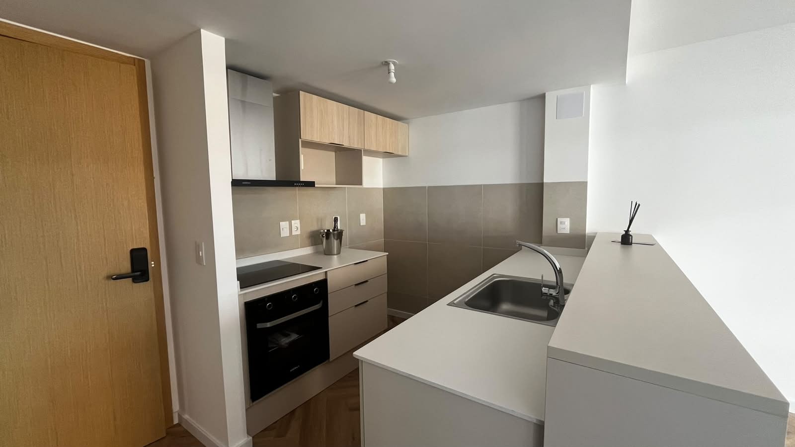A ESTRENAR APARTAMENTO FRENTE AL MAR, CON GARAGE EN SUBSUELO · Foto 6
