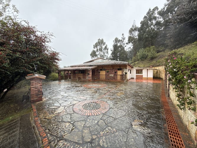 Casa de 5 alcobas en venta en Yerbabuena, Chía, 763 m² · foto 2 de 24