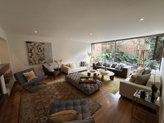 Casa de 3 alcobas en venta en Santa Barbara Oriental, Bogotá, 325 m² · foto 2 de 24