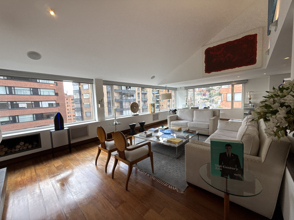 Apartamento en venta en El Refugio, Bogotá · foto 2 de 24