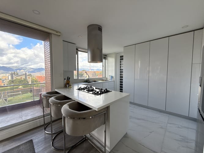 Apartamento de 4 alcobas en venta en Suba Cerros, Bogotá, 293 m² · foto 9 de 22