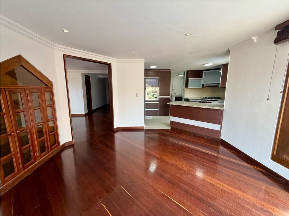 Apartamento en venta en Country Club, Bogotá · foto 3 de 14