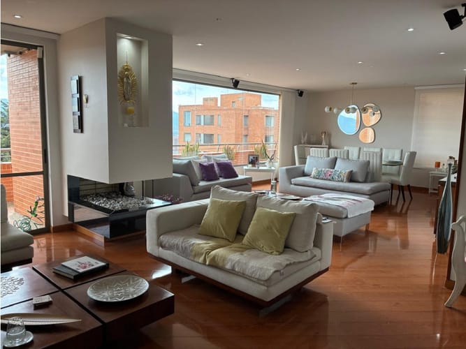 Apartamento de 3 alcobas en venta en Cerros De Suba, Bogotá, 202 m² · foto 2 de 24