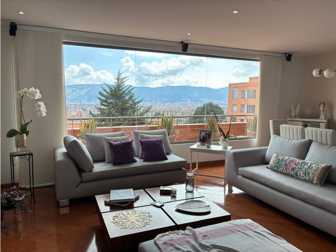 Apartamento de 3 alcobas en venta en Cerros De Suba, Bogotá, 202 m² · foto 3 de 24