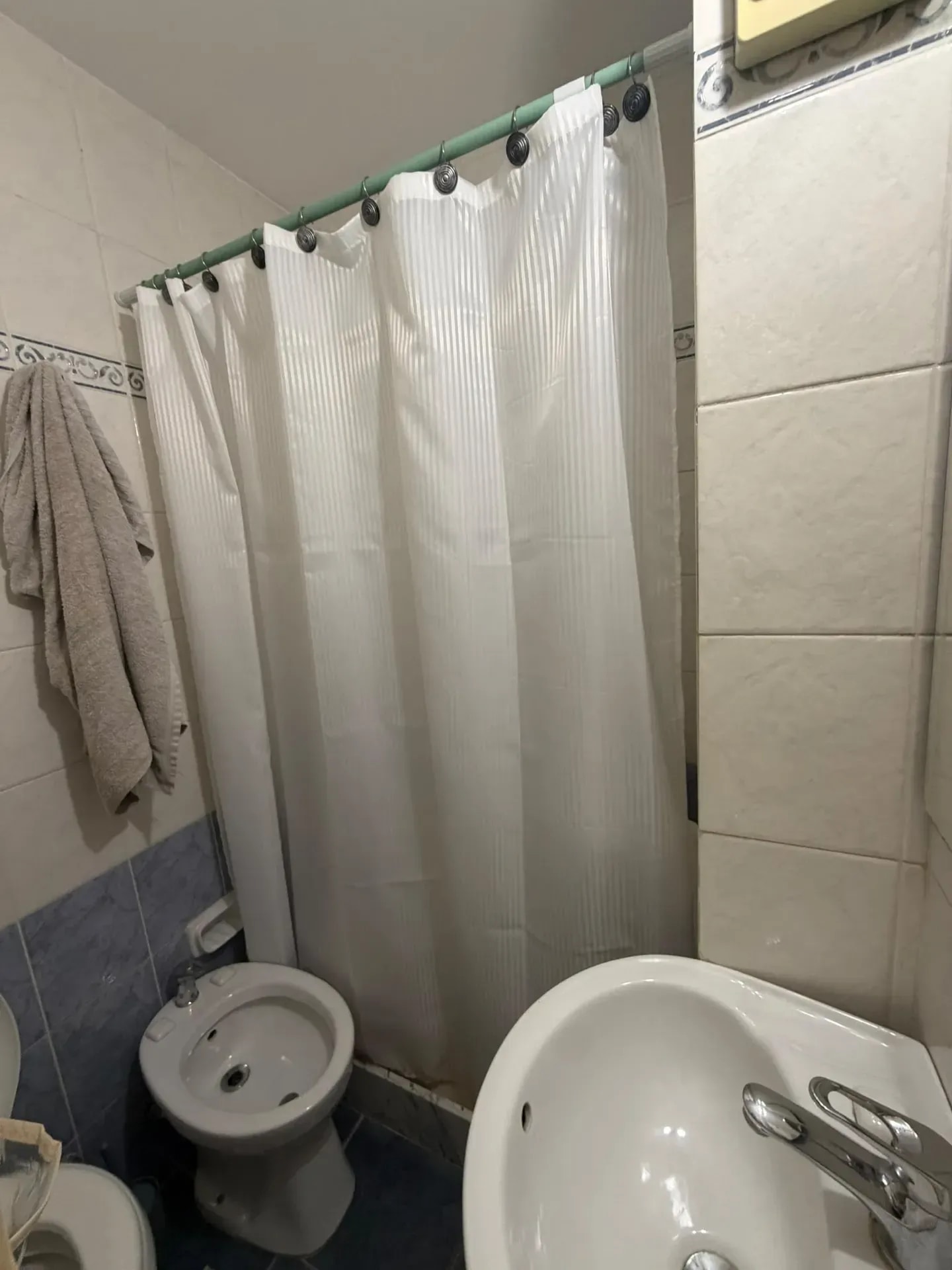 Alquiler apartamento 3 dormitorios 3 baños balcon y cochera con deposito Pocitos · Foto 12