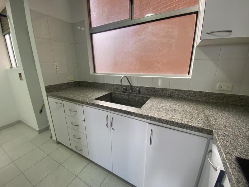 Apartamento en arriendo en Castropol, Medellín · foto 4 de 18