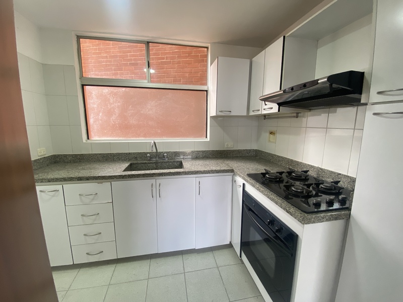 Apartamento en arriendo en Castropol, Medellín · foto 5 de 18