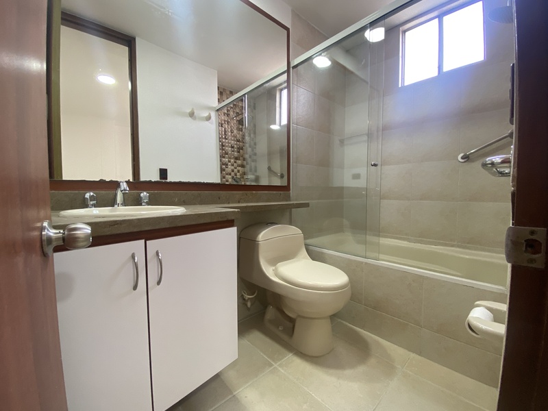 Apartamento en arriendo en Castropol, Medellín · foto 15 de 18