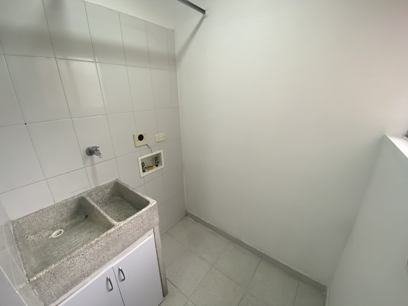 Apartamento en arriendo en Castropol, Medellín · foto 16 de 18