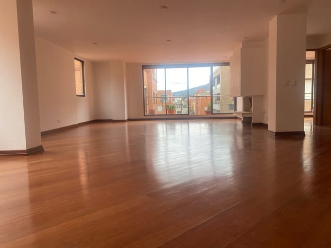 Apartamento de 4 alcobas en venta en Santa Paula, Bogotá, 164 m² · foto 3 de 24