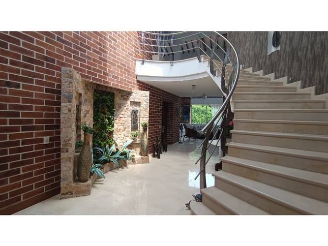 Casa de 6 alcobas en venta en Escobero, Envigado, 656 m² · foto 2 de 24