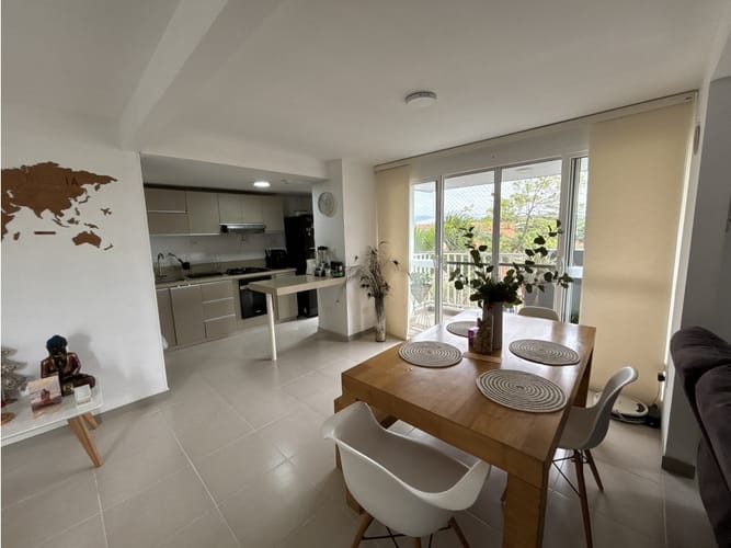 Apartamento de 3 alcobas en venta en El Castillo, Jamundí, 87 m² · foto 2 de 13