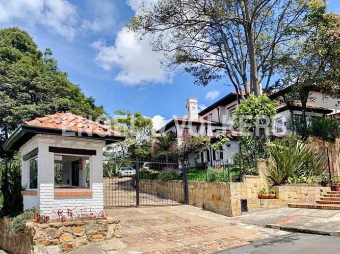Casa en venta en Cerros De Niza, Bogotá · foto 2 de 17