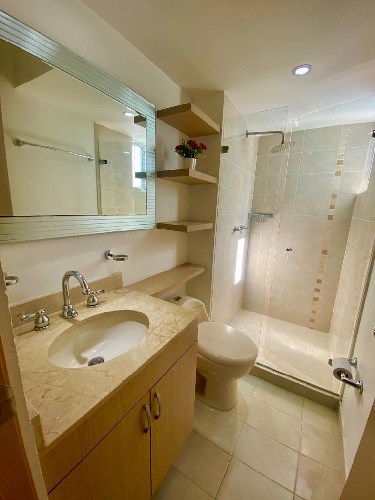 Apartamento en venta en Loma De Los Bernal, Medellín · foto 7 de 24