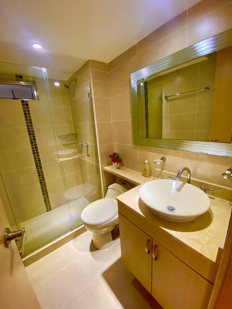 Apartamento en venta en Loma De Los Bernal, Medellín · foto 3 de 24