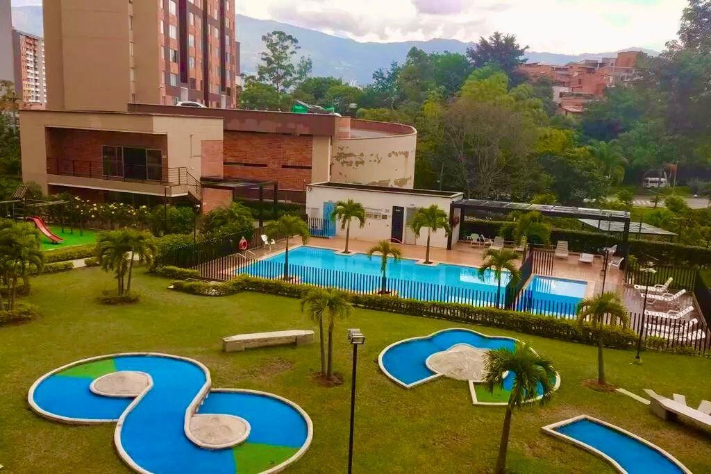 Apartamento en venta en Loma De Los Bernal, Medellín · foto 15 de 24