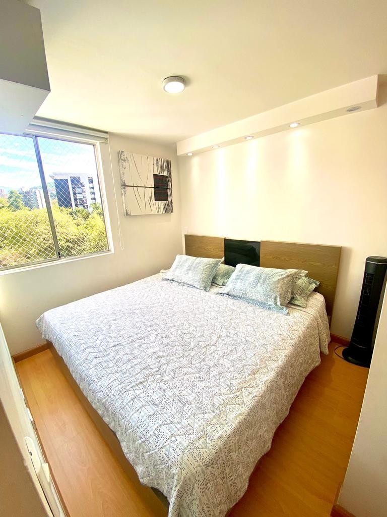 Apartamento en venta en Loma De Los Bernal, Medellín · foto 6 de 24