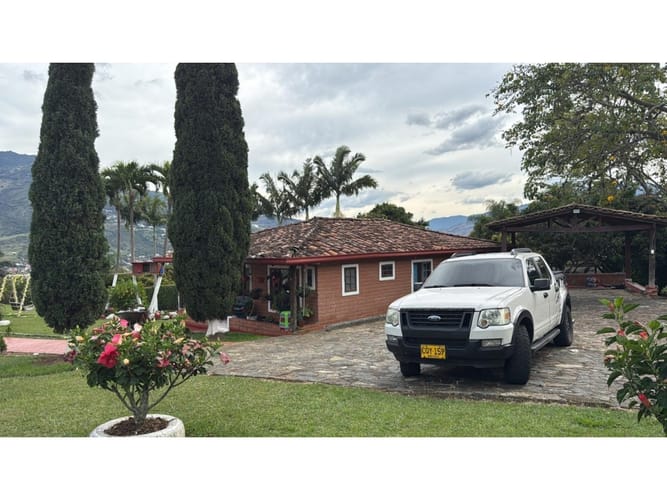 Casa de 5 alcobas en venta en Monta�Ita, Copacabana, 550 m² · foto 5 de 24