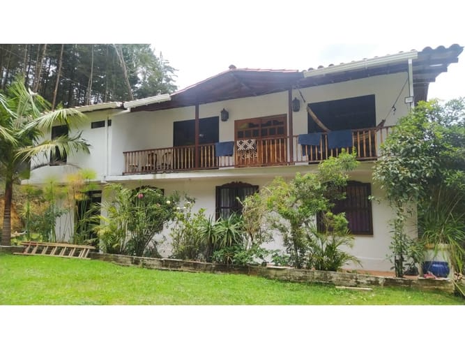 Finca en venta en Santa Elena, Medellín, 400 m² · foto 2 de 24